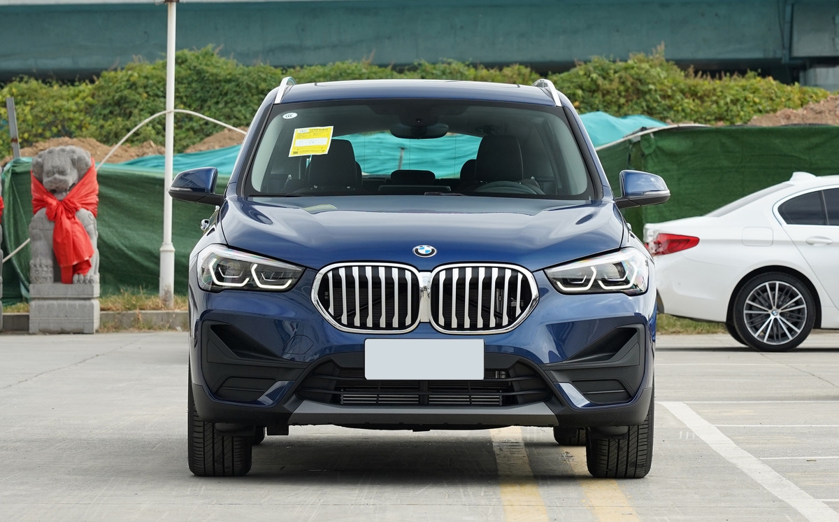 Many people buy the cheapest BMW X1. What is so good about it? - iNEWS