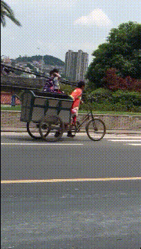搞笑GIF图：你能不能像我一样矜持一点