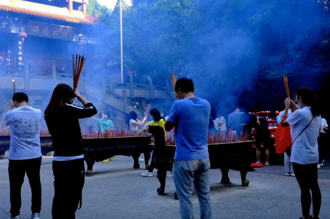 Jinmen.com Ma Wenchao: Mid-Autumn Festival, praying at Shijing Temple ...