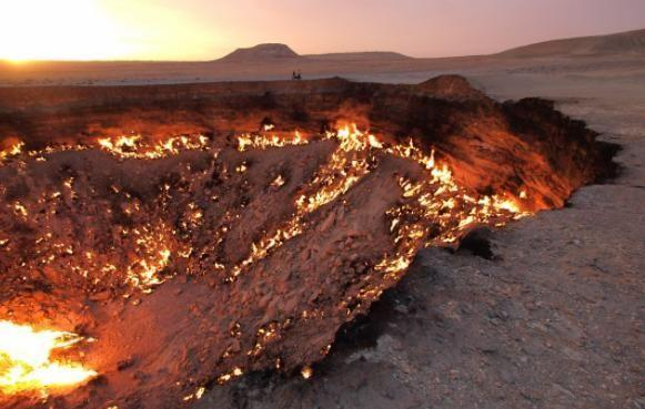 A deep pit in Asia is known as the gate of hell: the fire has been ...