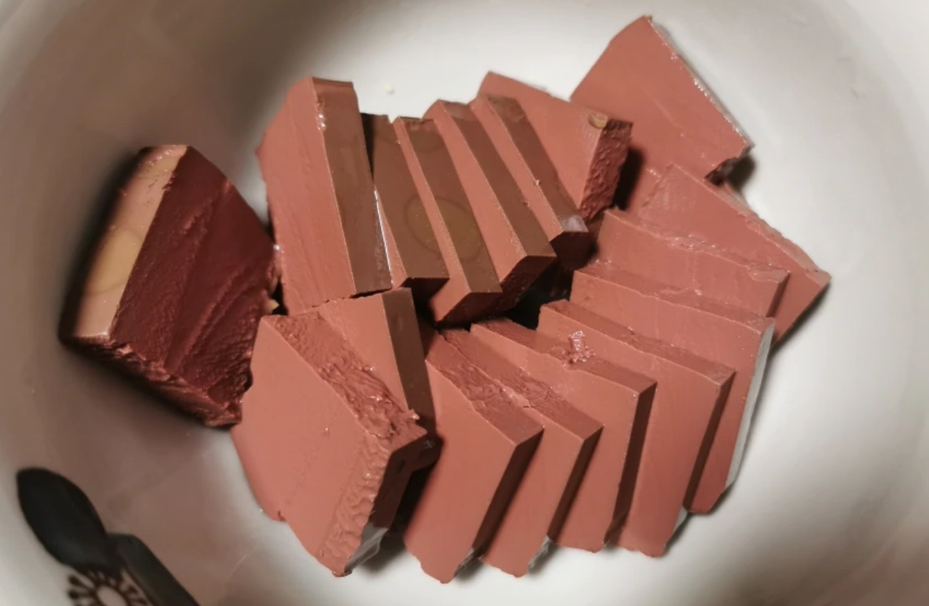 Pig blood and duck blood, what's the difference between "bright red