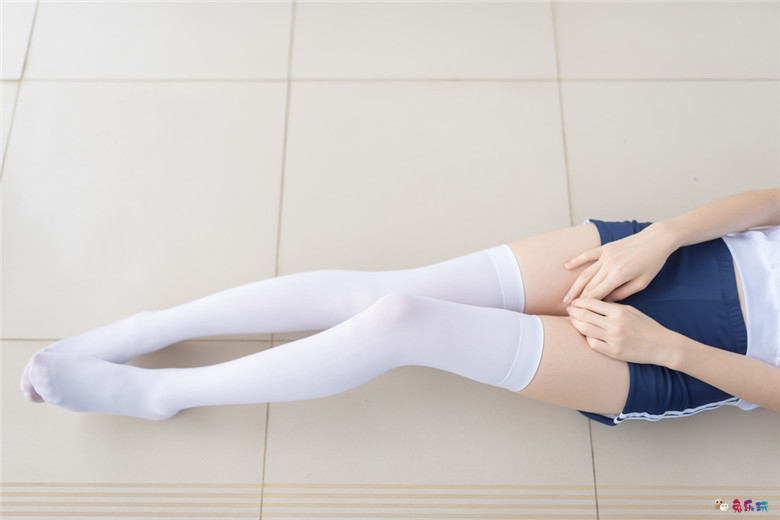 教室走廊的体操服少女