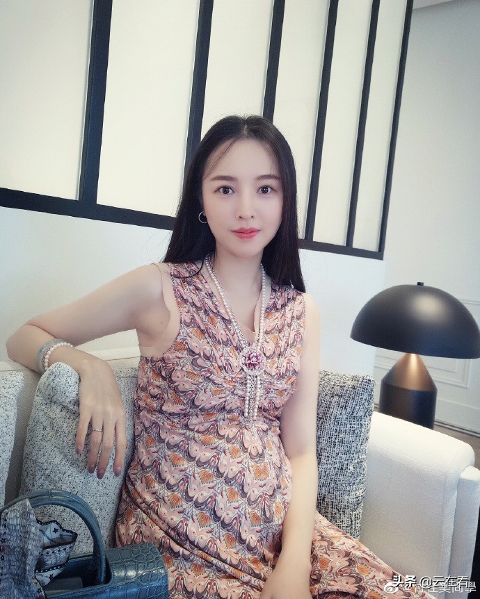 Net celebrity beauty Fu Jiamei has beautiful photos to appreciate, very ...