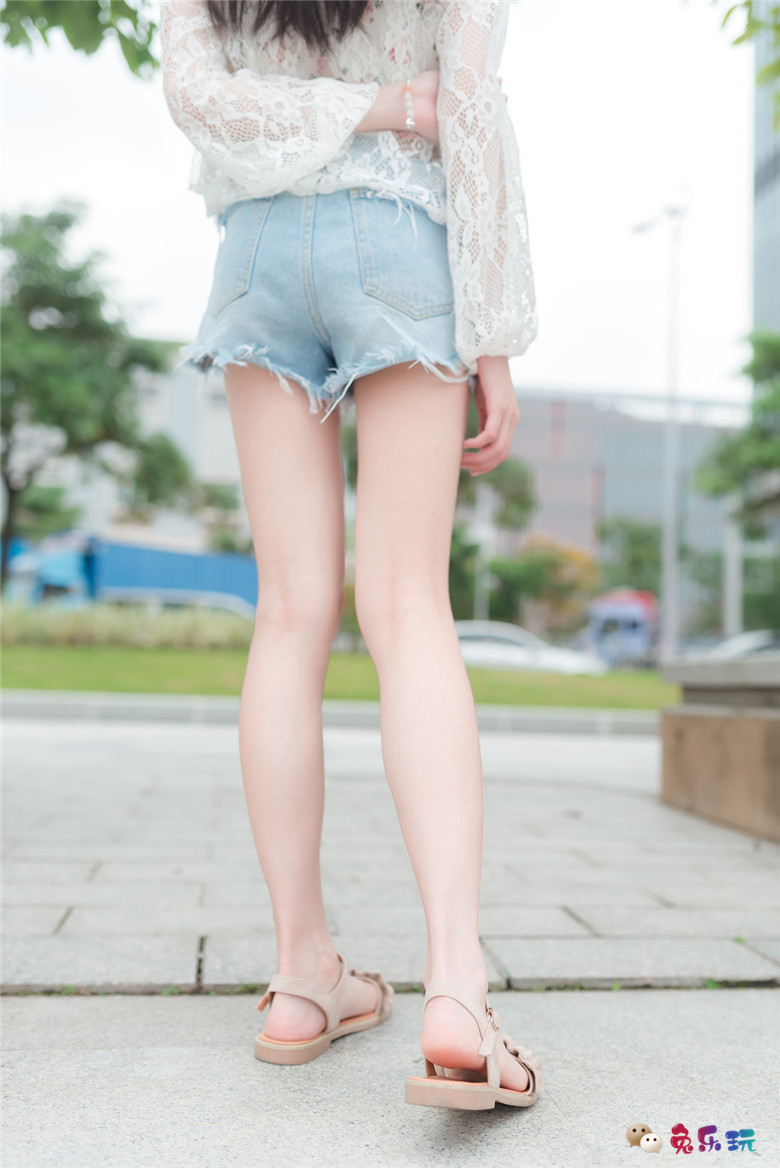 果腿妹子的美腿福利