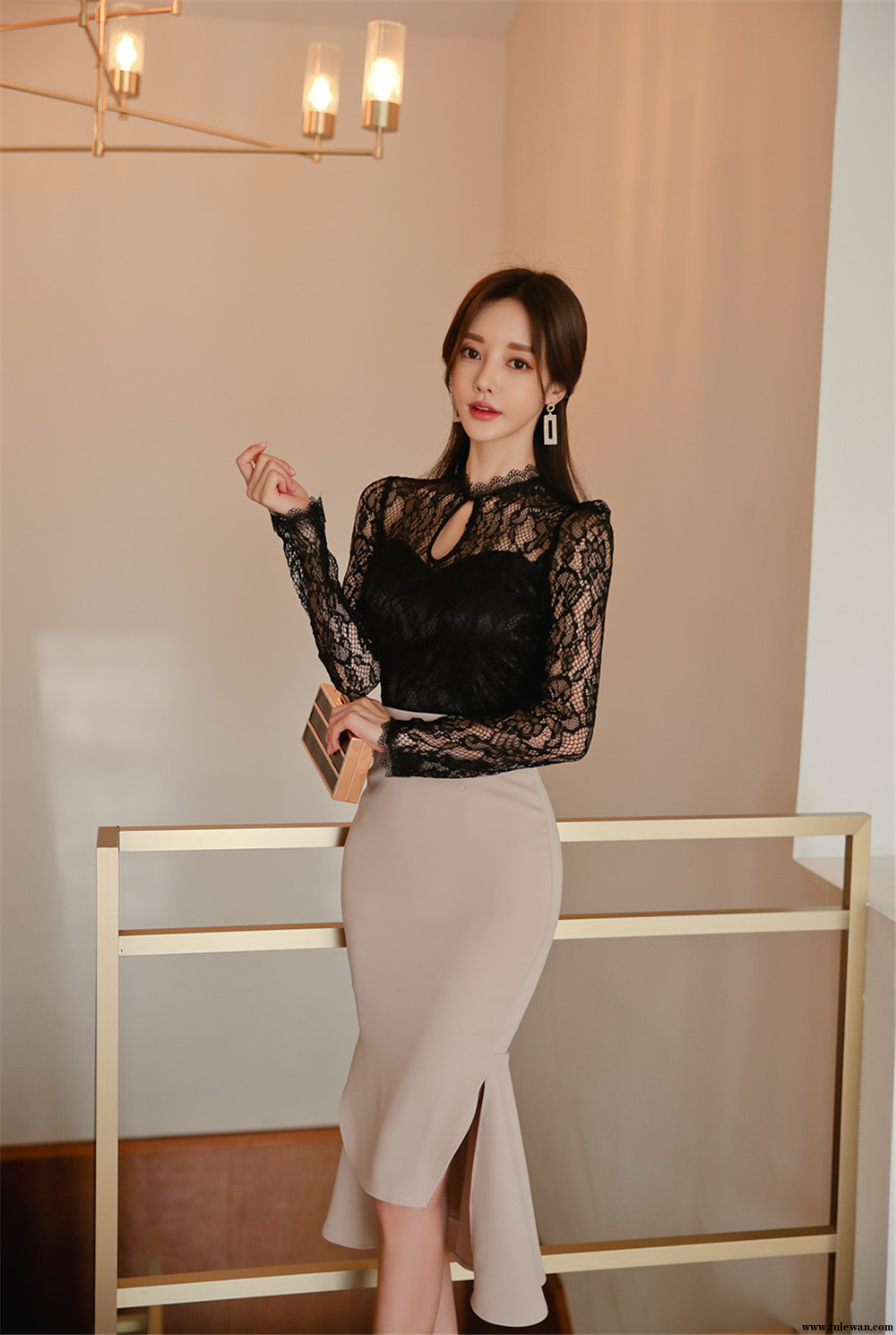 孙允珠丨幻黑荆棘墨痕彩绘卷叶及膝裙