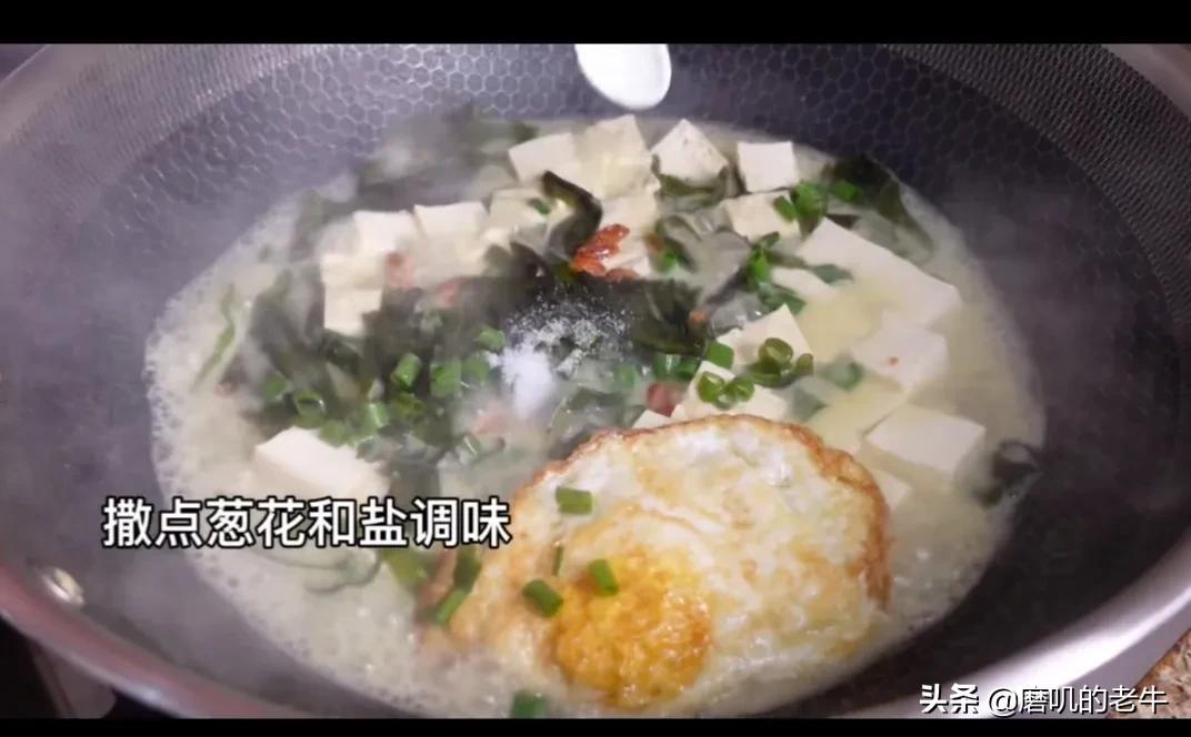 Stingless crucian carp tofu soup, children drink this soup more, they