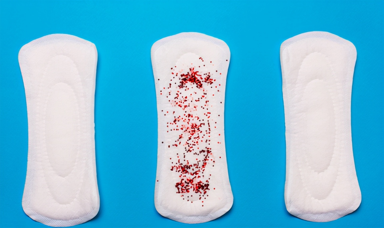 Why is there a brown discharge after menstruation?It is