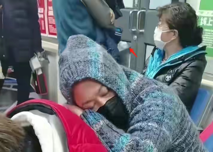 Actor Li Qingqing showed up to the hospital after suffering from cancer ...