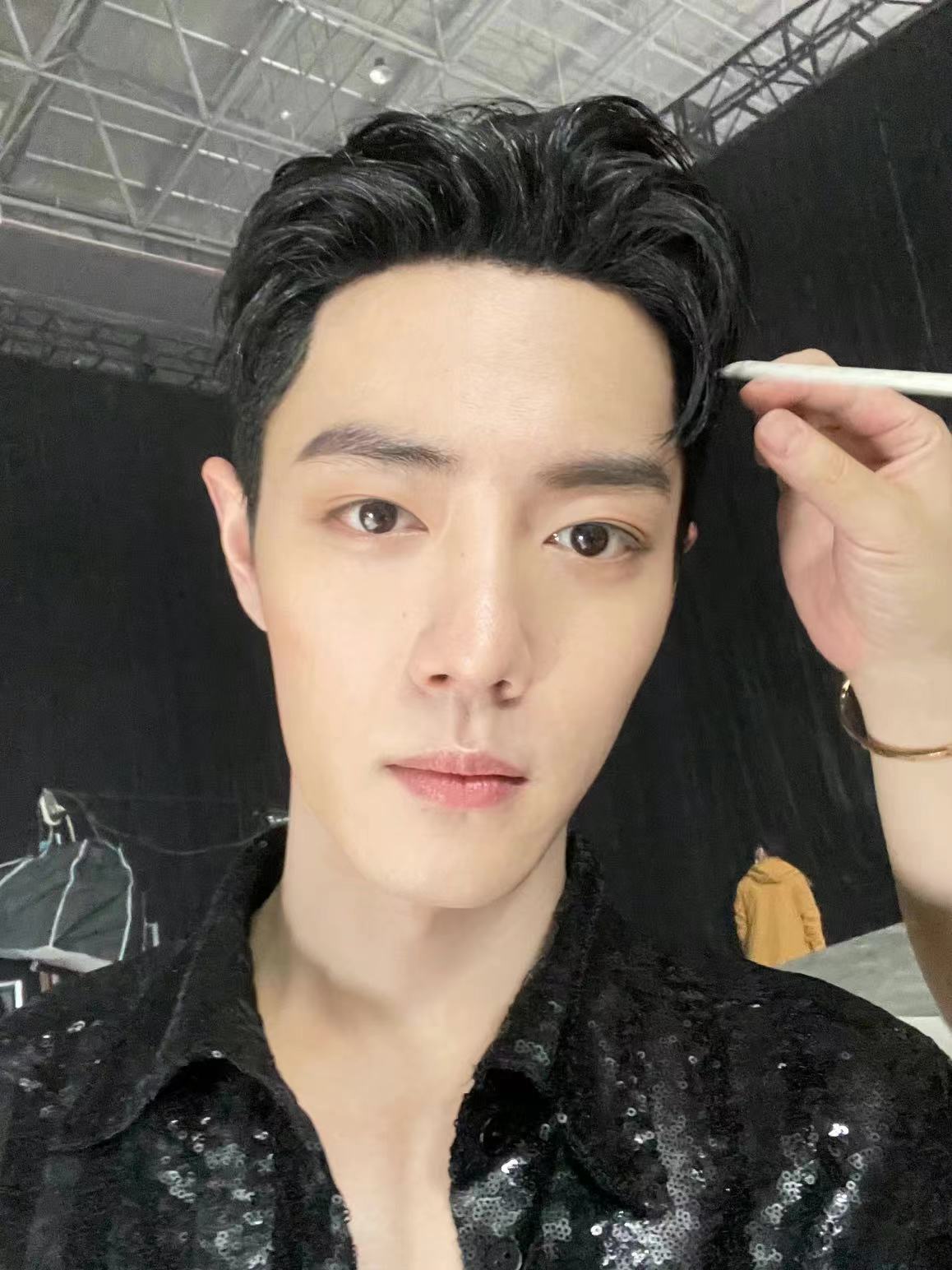 Artists give back to fans: Xiao Zhan buys drinks, Wang Yibo takes ...