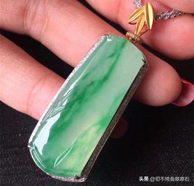 Jade has this kind of "golden thread" and is more valuable! See if you