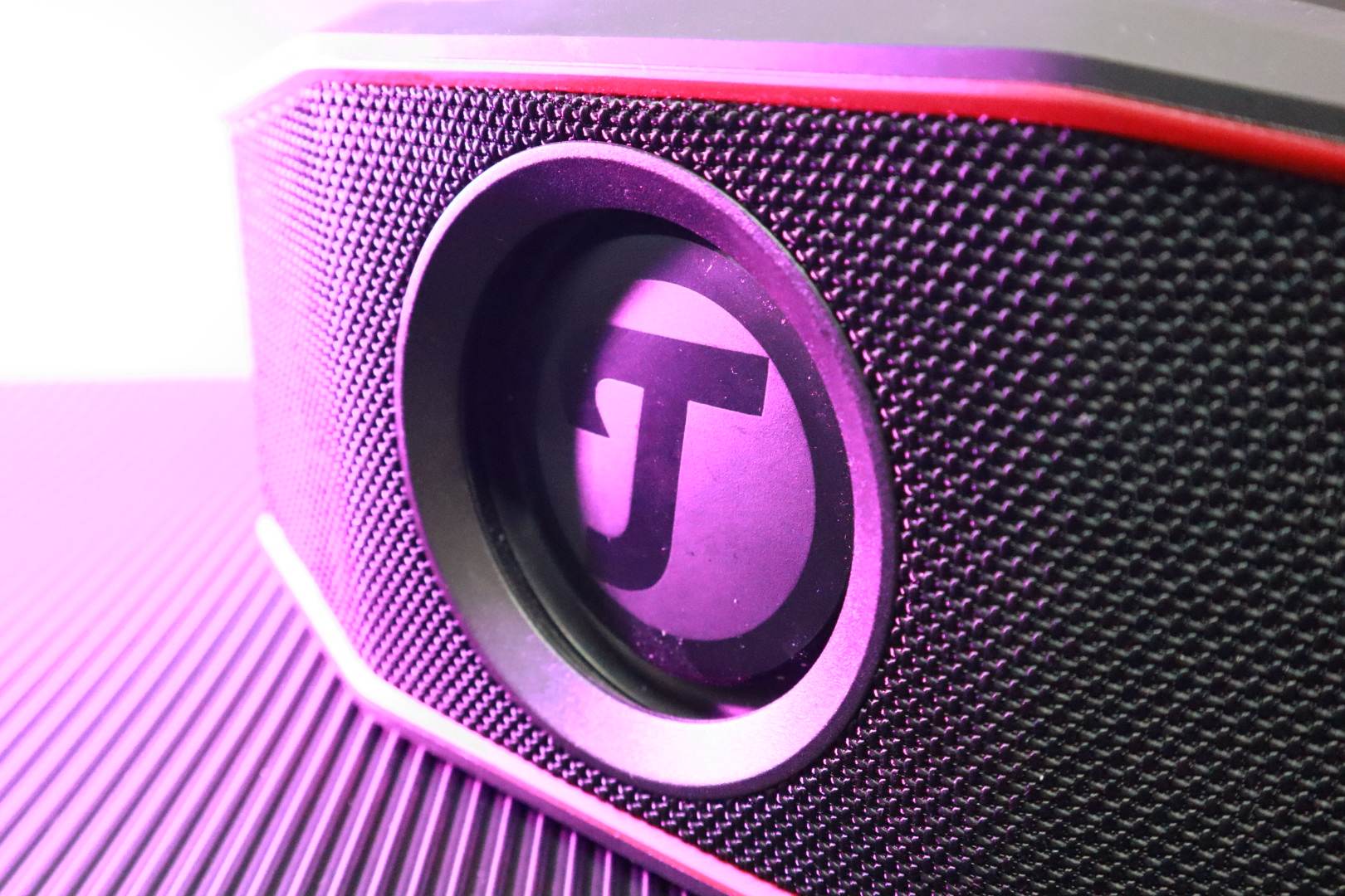 German speakers with bursting sound quality Teufel RocksterGo, the