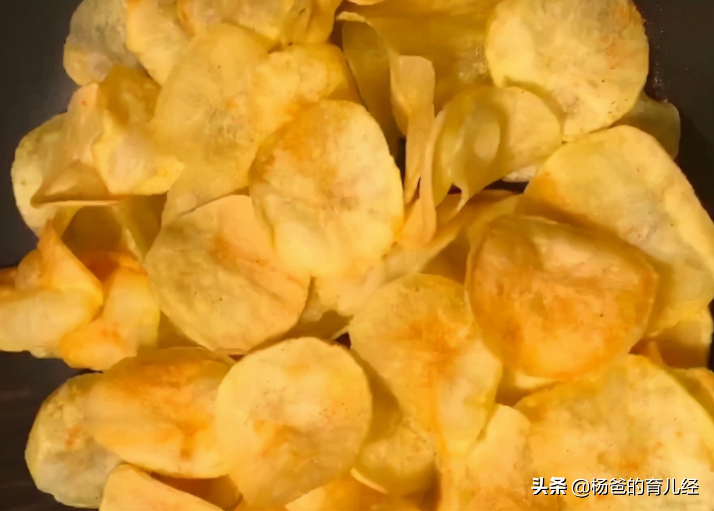 One microwave oven, two potatoes, sharing the cooking method of oil