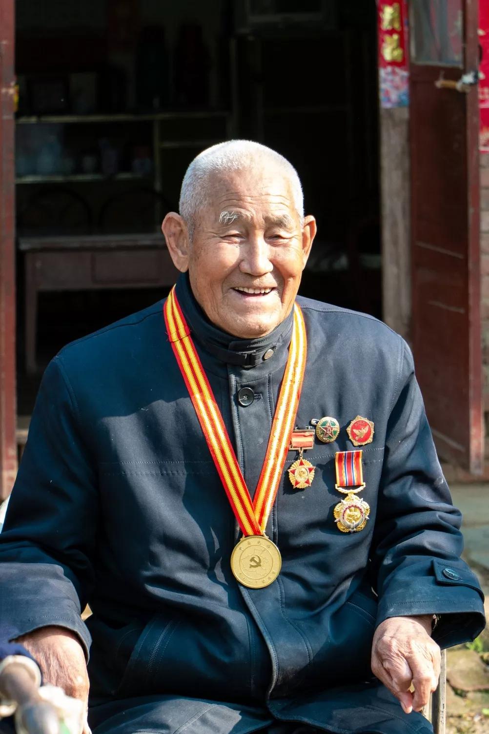 Listening to Old Soldiers Telling Stories Part 12: Li Decai - iNEWS