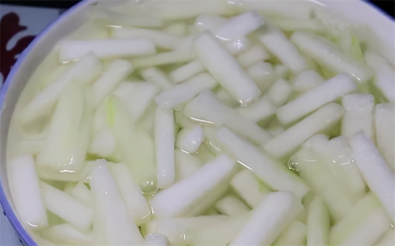 If you want to eat winter melon candies, you don't need to go out and