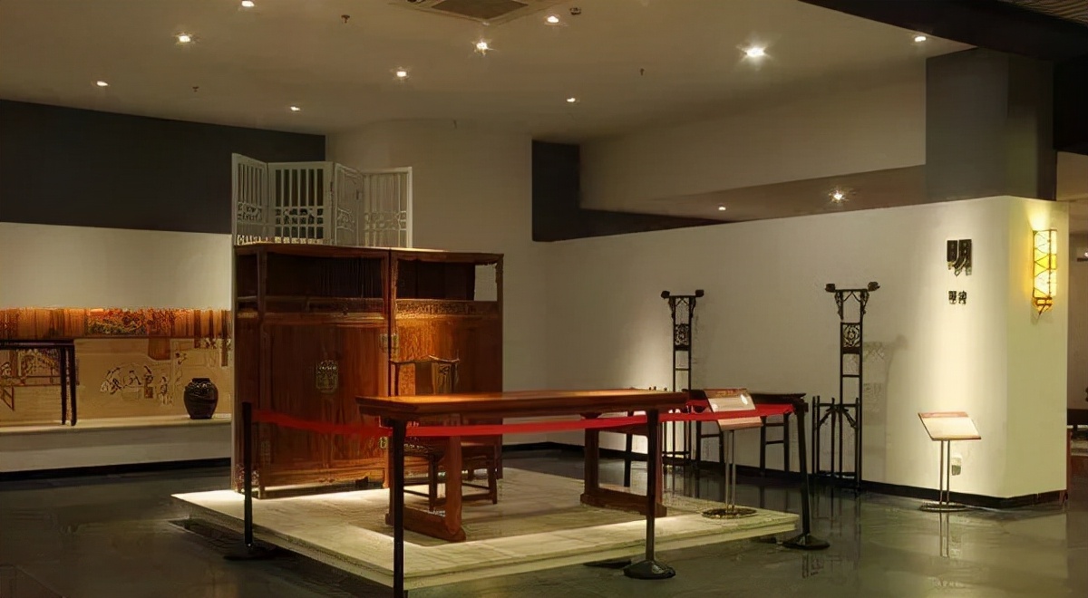 How to judge the pros and cons of a piece of mahogany furniture? iNEWS