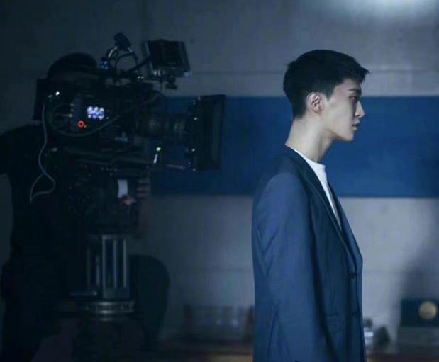 The wellknown variety show director Wu Tong explores the class Fan