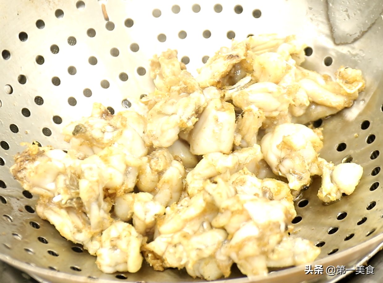 Sichuan style pickled pepper bullfrogs are homecooked. If you eat