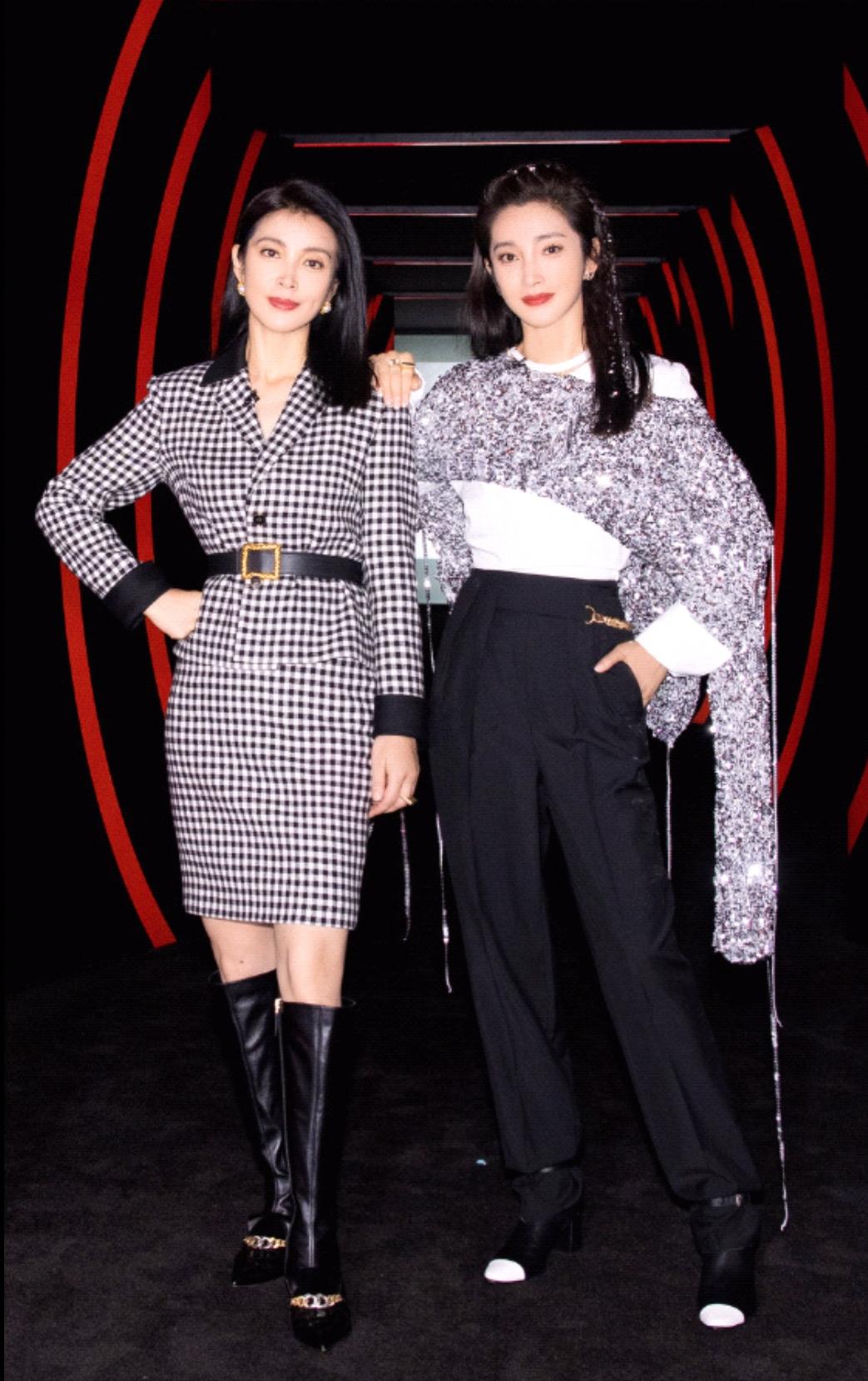 Sisters of Li Bingbing rarely fit together, Li Xue wears short skirts ...