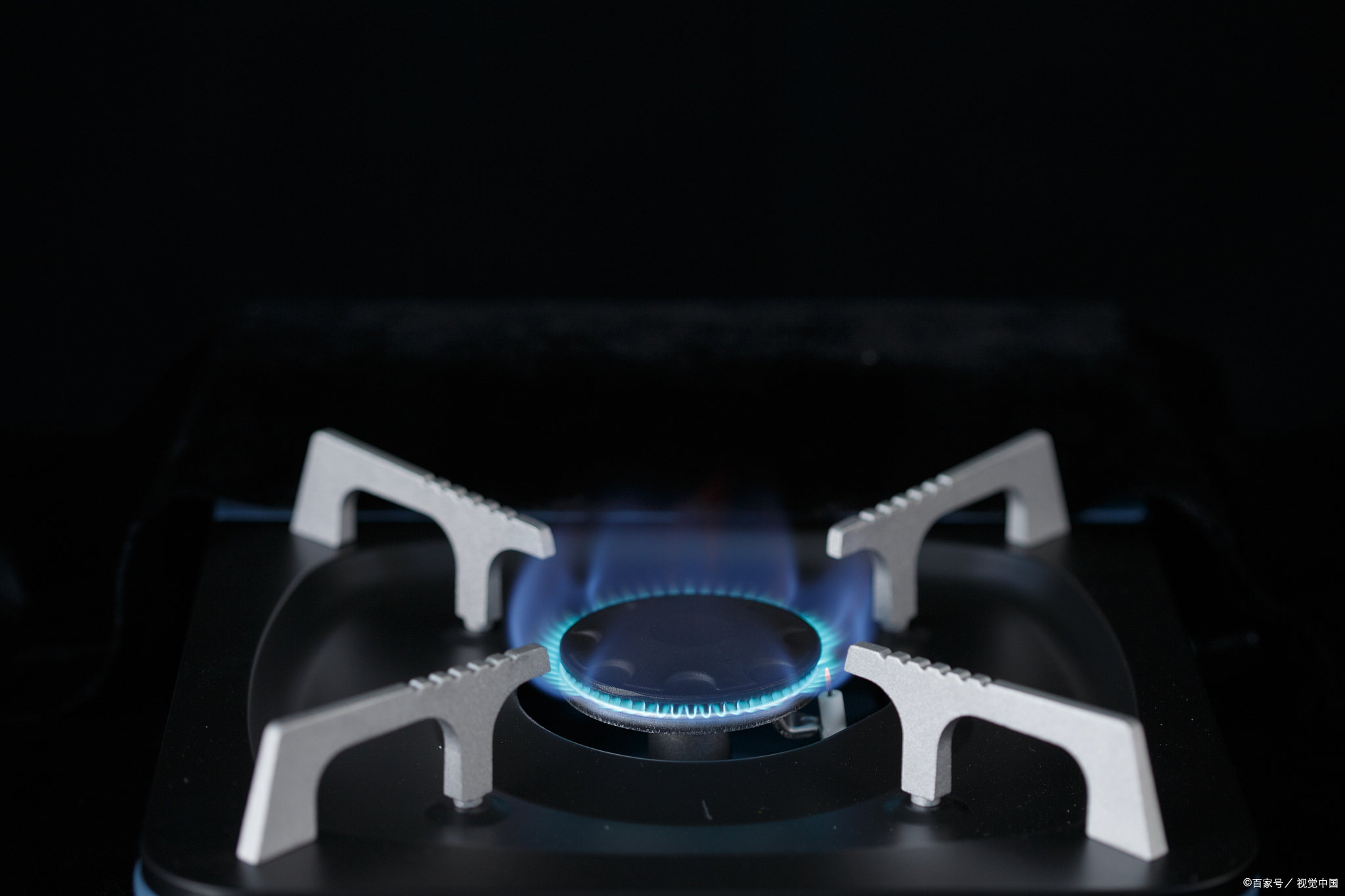 What should I do if the gas stove is blocked, and what should I do if