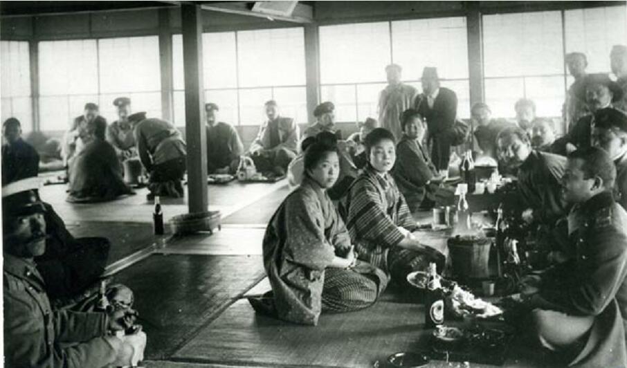 占领天津后，日军发现很丢面子，忙请了些娇艳女子前来站台