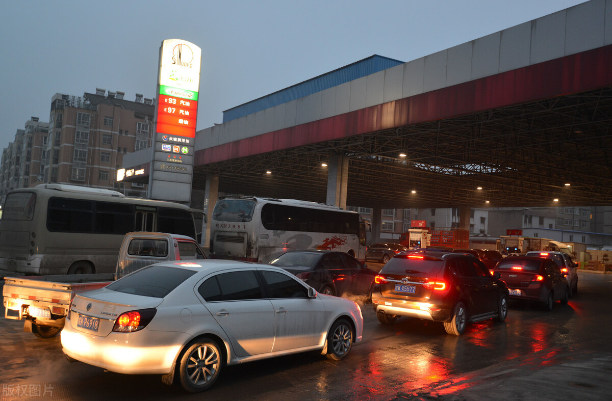 Oil price adjustment news August 12, the latest news on 92 gasoline and 95 gasoline iNEWS