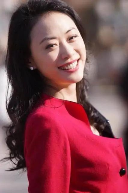 Fu Xiaotian, host of Phoenix TV, a goddess with grace and charm - iNEWS