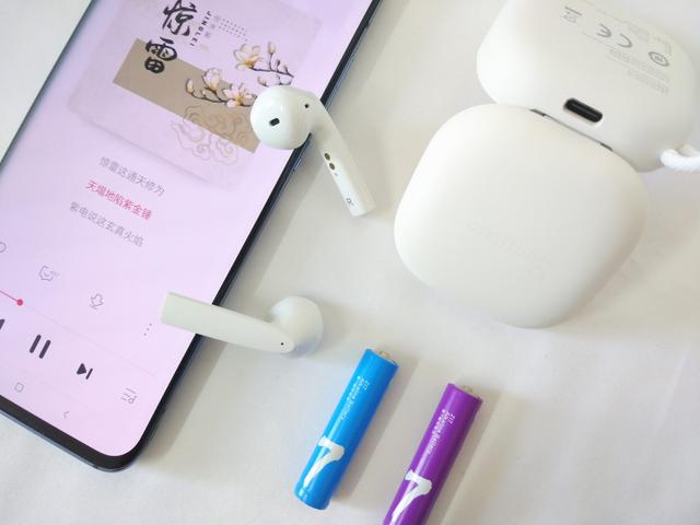 你见过可以无线充电的耳机吗？小方盒蓝牙耳机不用担心忘带数据线