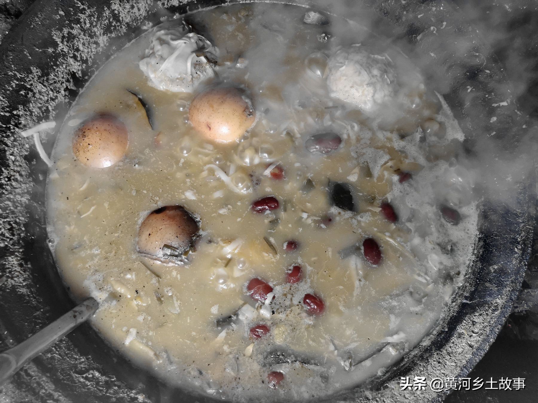 The 78-year-old rural uncle eats a large iron pot and eats for 2 days ...
