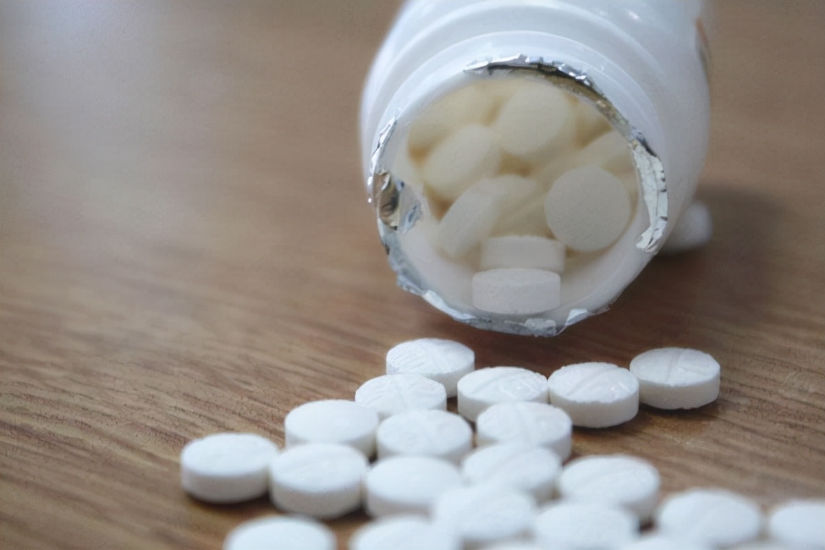 For people with gout, can drinking "soda water" lower uric acid?Look at the doctor's answer and