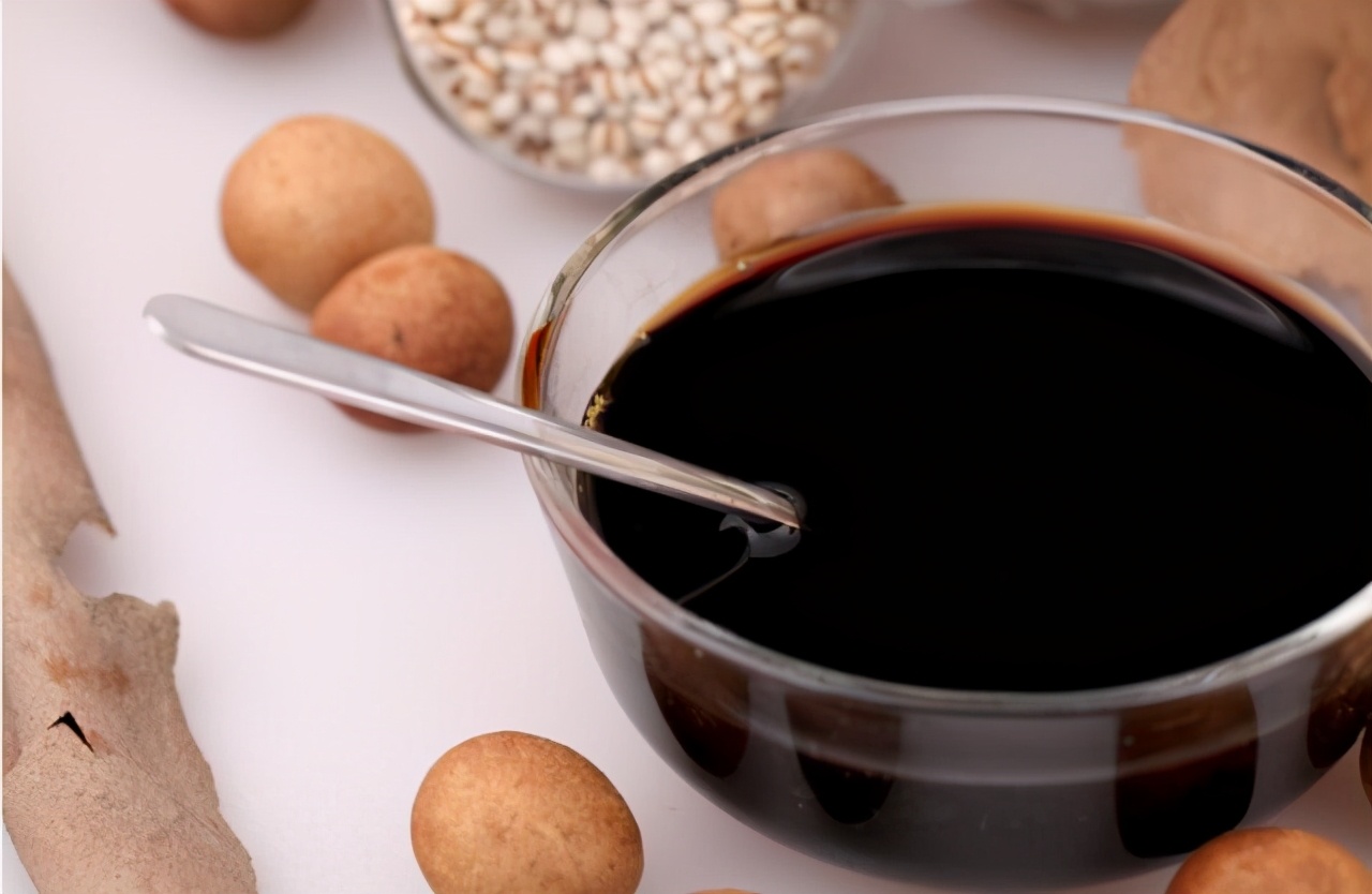 What is the difference between soy sauce, dark soy sauce, light soy sauce and oyster sauce?I