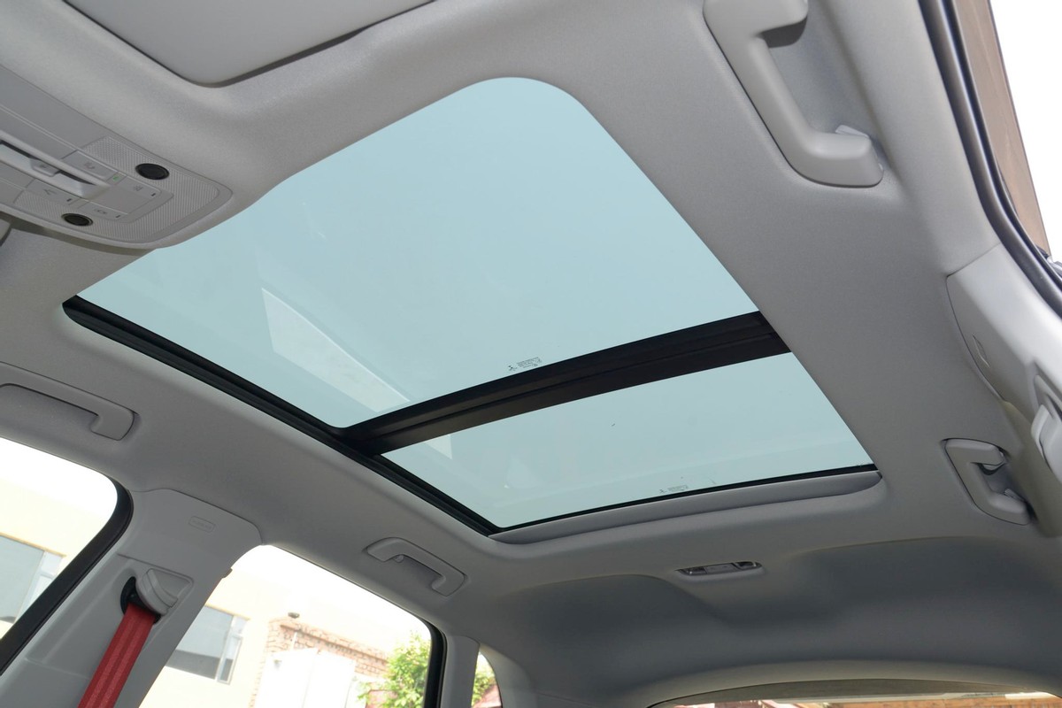 The Audi Q3 sunroof leaks, which may be related to three reasons, the