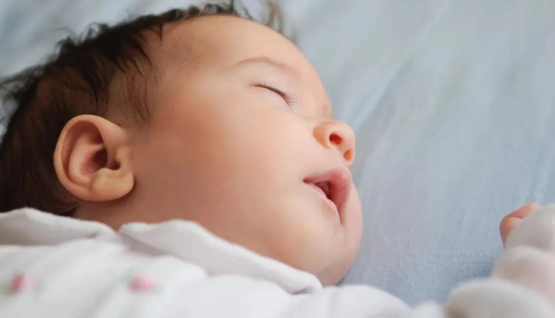 What are the hazards of children going to bed late?How to let the child