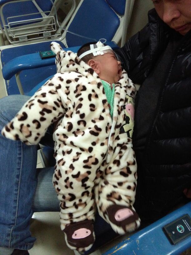 After the baby chokes milk, these first aid actions may save lives at critical times. Mothers