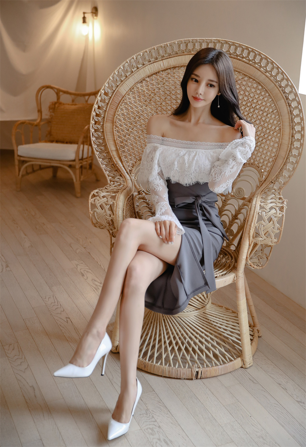 孙允珠丨雅致清灰蕾丝层叠镂花拼搭裙