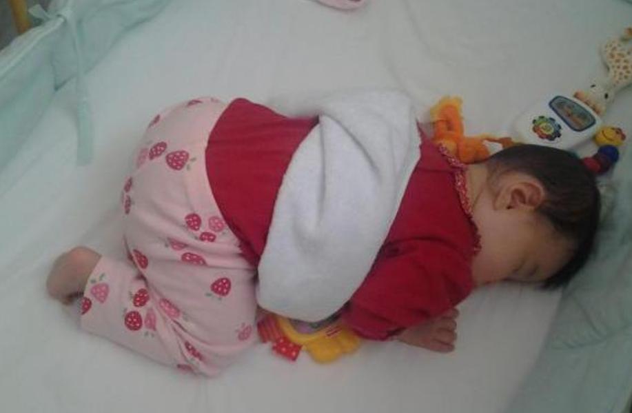 Why do some babies "fart" so stink?Not a good thing, novice parents