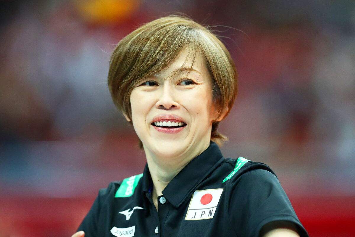 Why did Nakata Kumi leave the Japanese women's volleyball team?Three