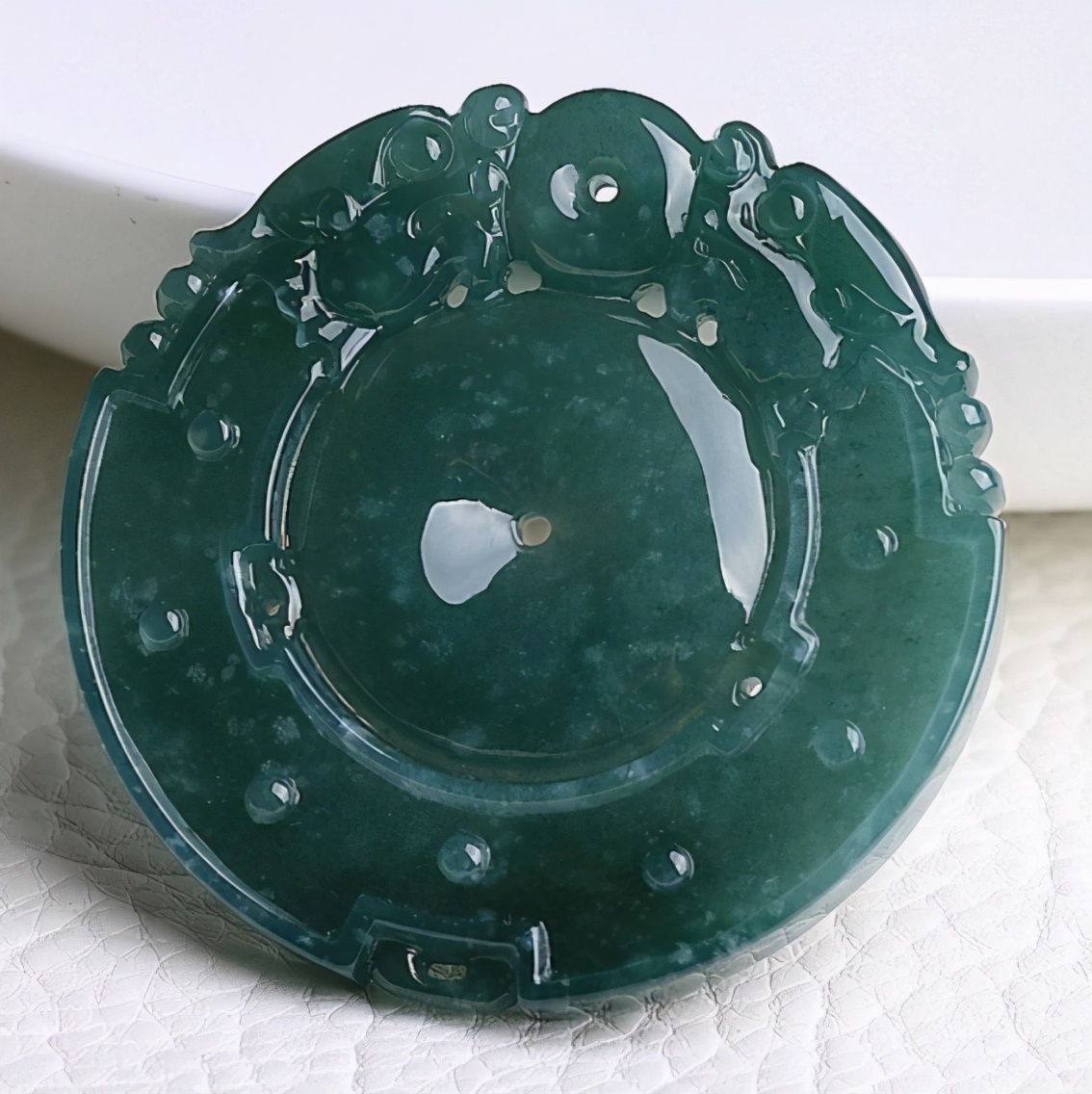 A list of jadeite valuations, the result is surprising how much blue