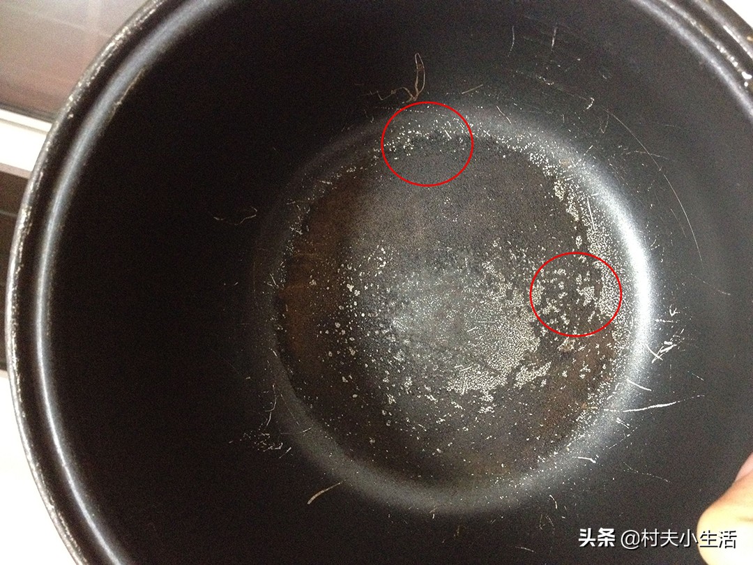 The rice cooker has been used for a year, and the coating on the inner
