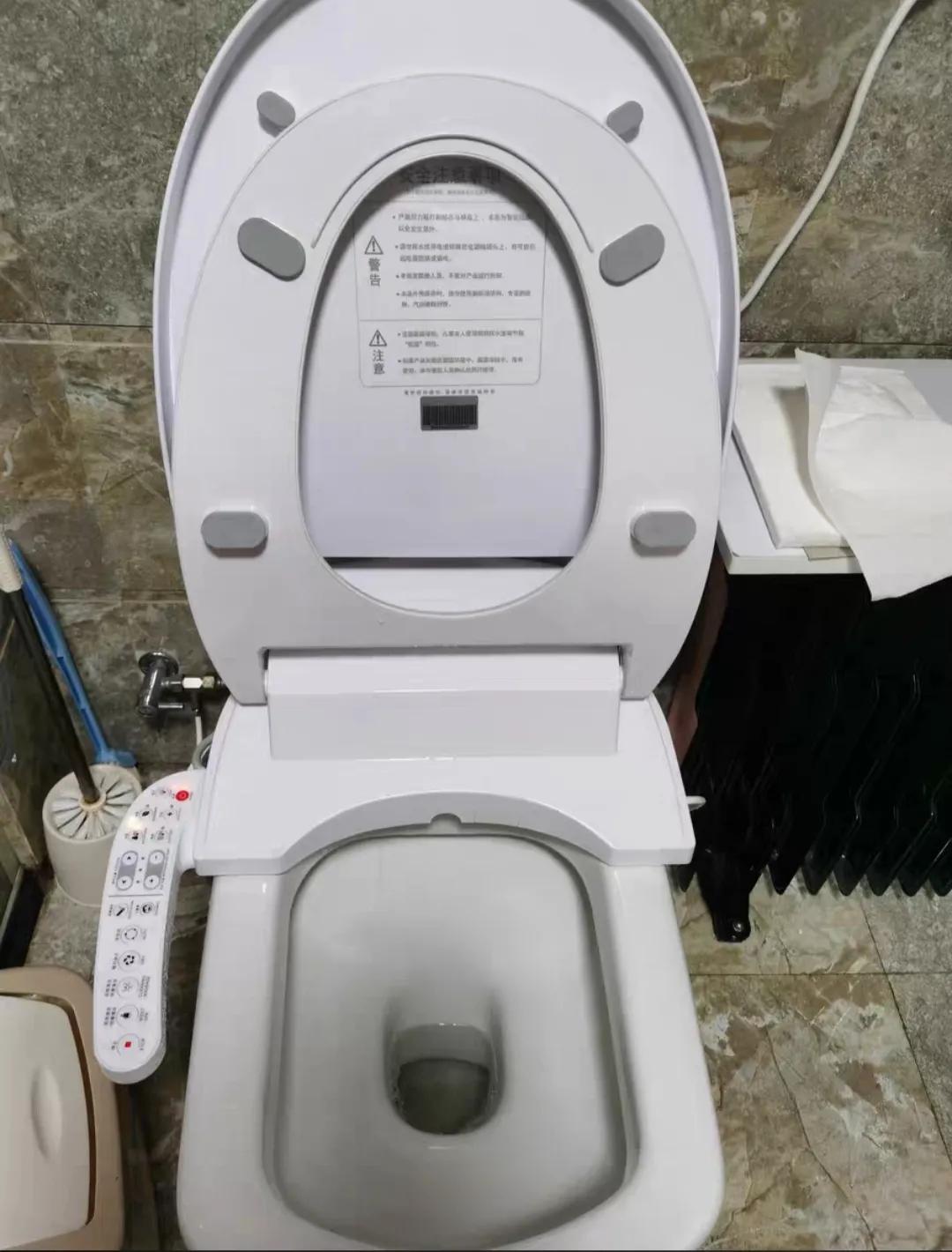 After going to the toilet, should I wipe it with paper or wash it with