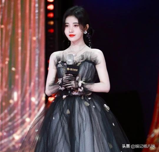 Ju Jingyi's cold white skin represents the actress, the face and body ...