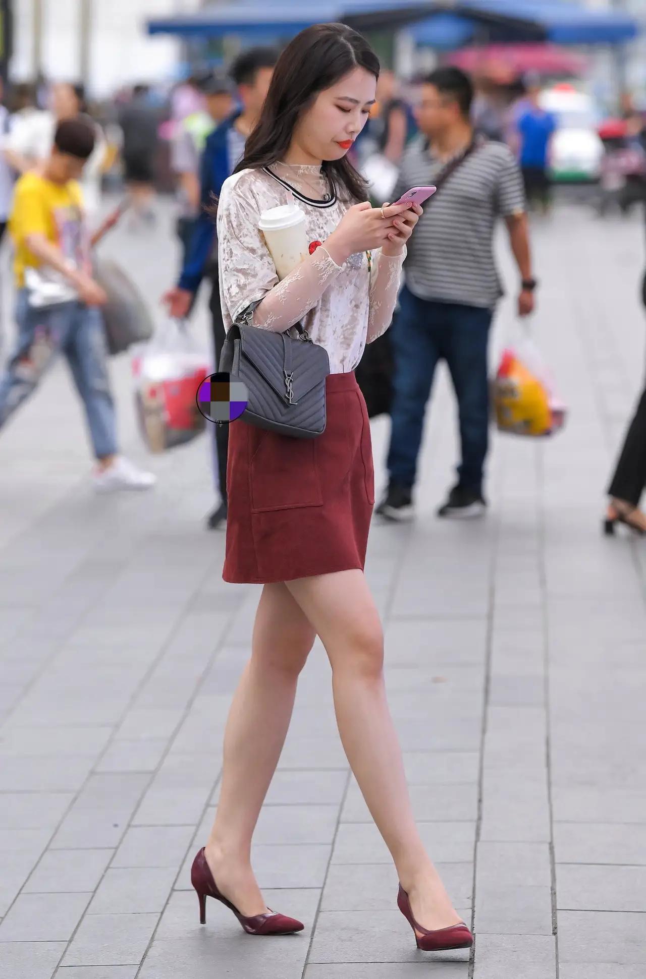 Street shot innocent beauty - iNEWS