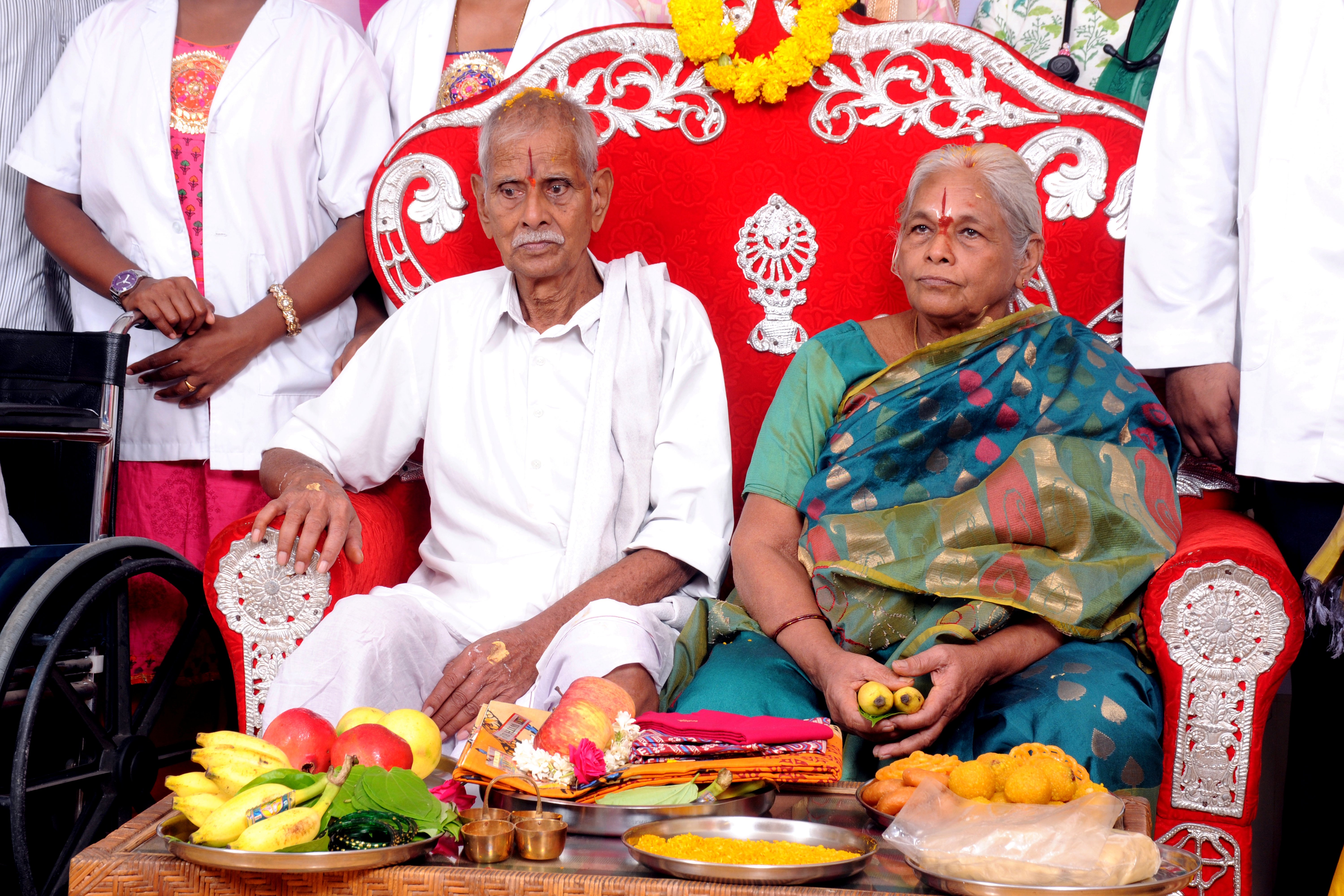 73-year-old mother in India gave birth to twins - iNEWS