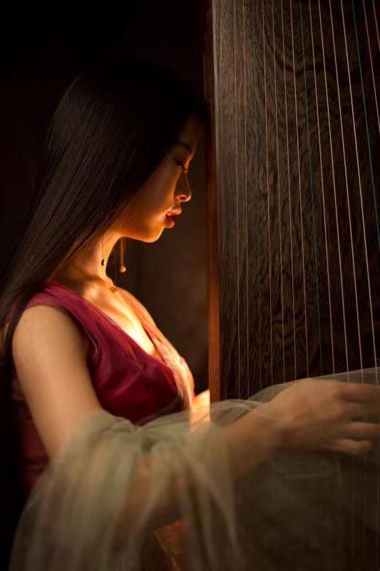 The Hanfu girl born in 1995 became popular in France Stunned