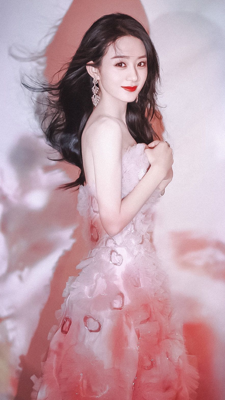 Ying Bao looked back and smiled Bai Meisheng, is it so beautiful for ...