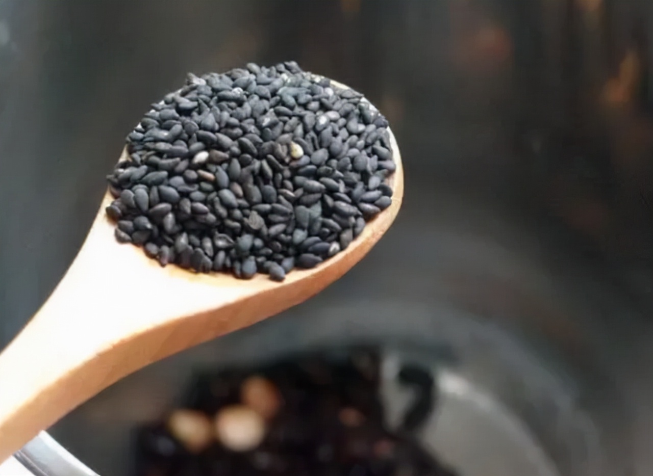 If you eat black sesame seeds for a long time, your body may get 6