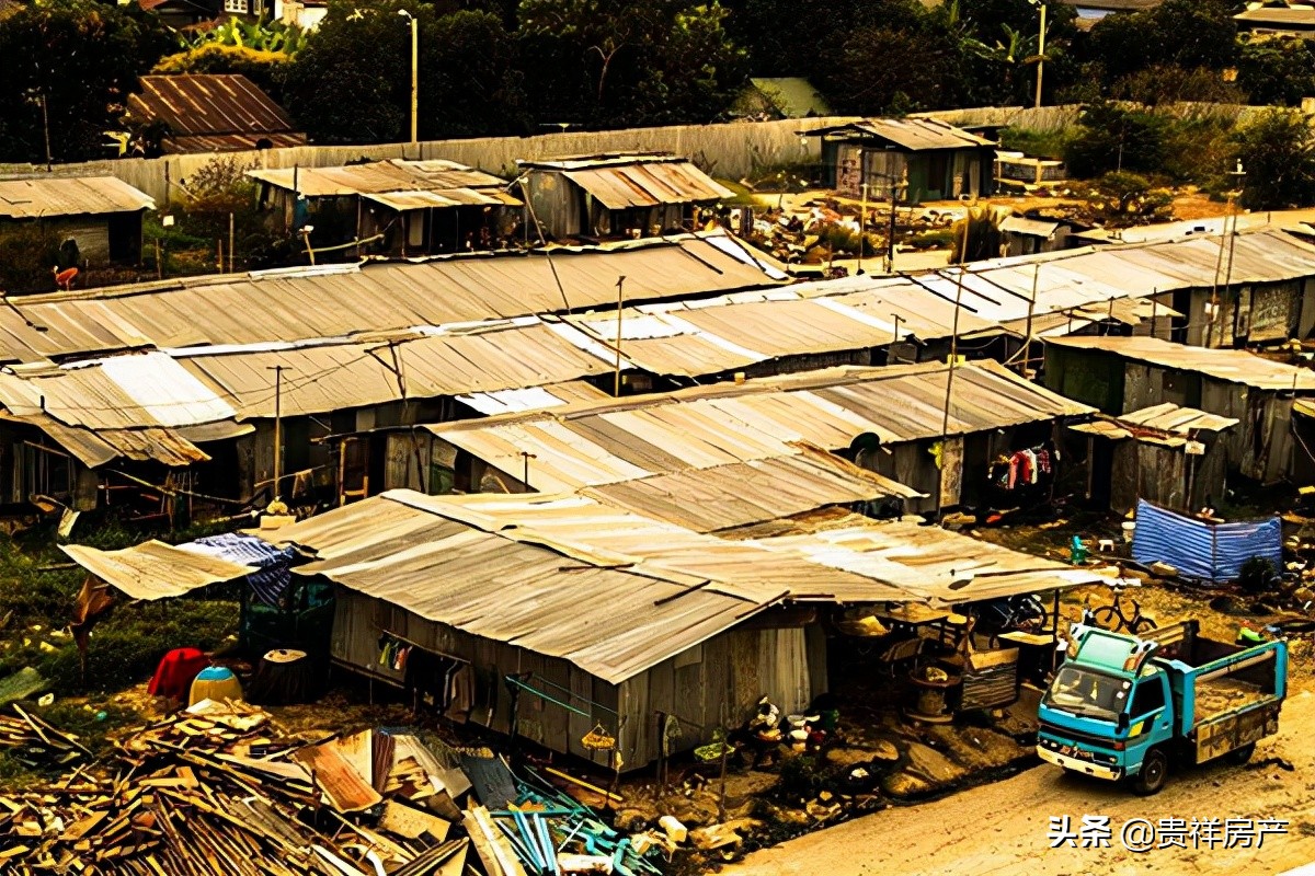 The ten largest slums in the world, the number of people living in the ...