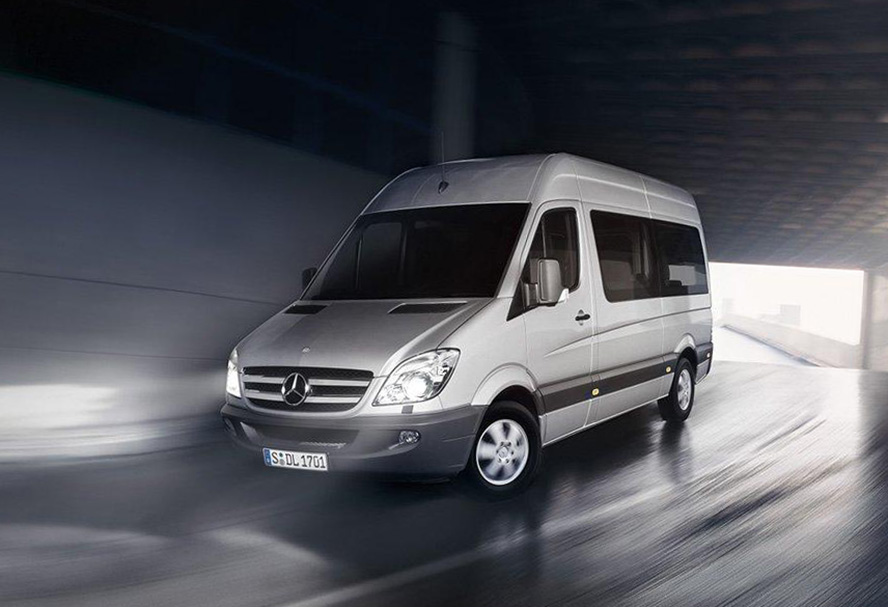 The JAC version of the Mercedes-Benz Sprinter has a very impressive ...