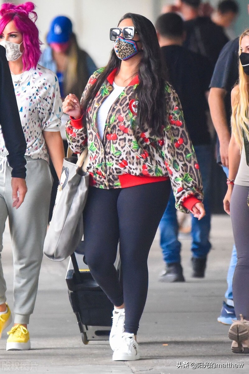 Kobe's wife Vanessa Bryant appeared at the airport, wearing a leopard ...