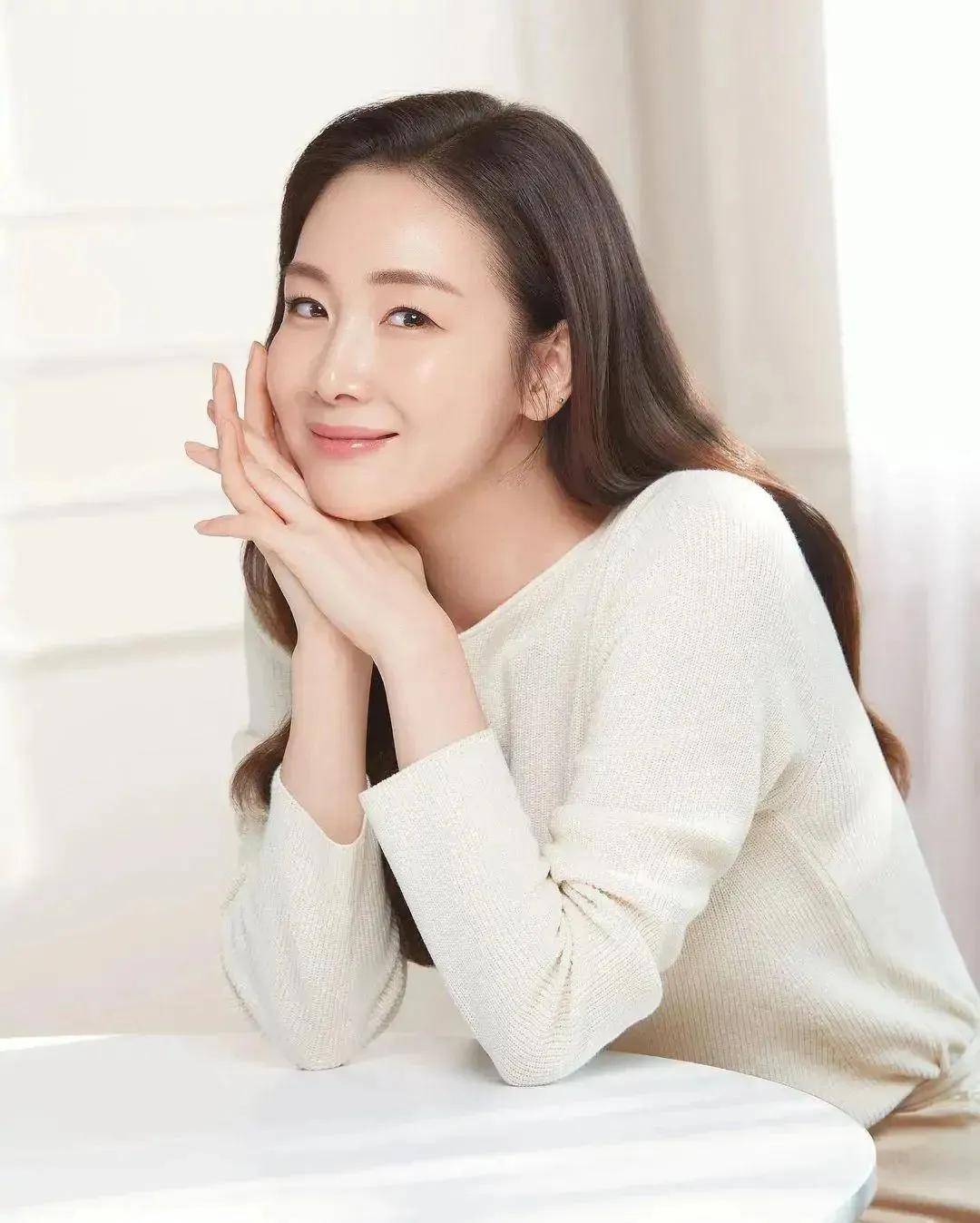 The Gentle And Charming Korean Actress Choi Ji Woo Inews