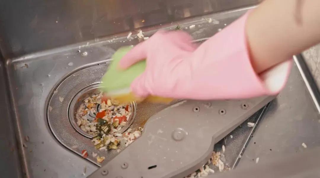 Does the dishwasher need to be cleaned?It's wrong to say you need you